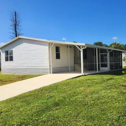 16 Nuevo Leon Rd, Port Saint Lucie, FL 34952