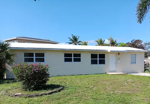 905 W Kalmia Dr, Lake Park, FL 33403
