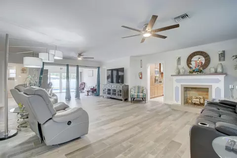 914 NE 2nd St, Pompano Beach, FL 33060