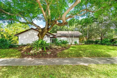 2423 NW Timbercreek Cir NW, Boca Raton, FL 33431
