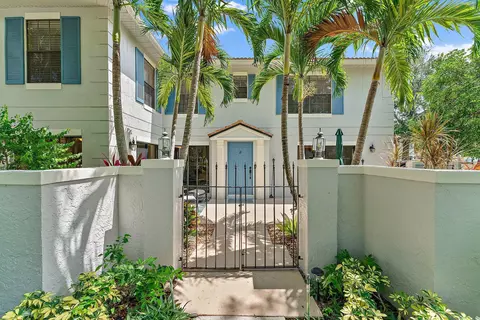 352 Prestwick Cir #2, Palm Beach Gardens, FL 33418