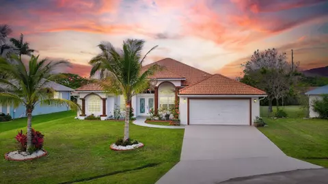 2255 SE Powell Ct, Port Saint Lucie, FL 34952