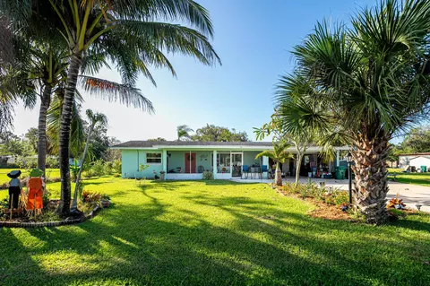 807 Brack Rd, Fort Pierce, FL 34982