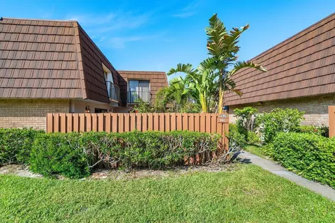 5636 SE Riverboat Dr, Stuart, FL 34997
