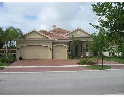 8205 Butler Greenwood Dr, Royal Palm Beach, FL 33411