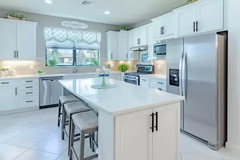 549 SE Monet Dr, Port Saint Lucie, FL 34984