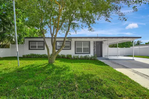 1008 W Perry St, Lantana, FL 33462