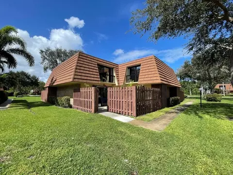 825 Center St #22D, Jupiter, FL 33458