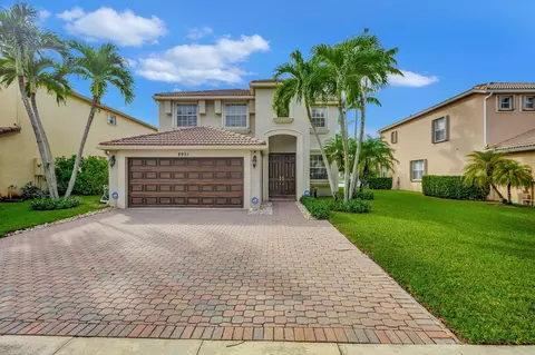 8951 Alexandra Cir, Wellington, FL 33414