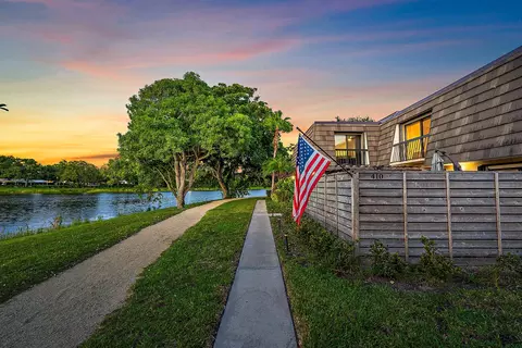 410 4th Ter, Palm Beach Gardens, FL 33418