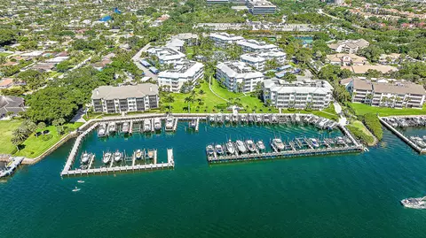 424 Bay Colony Dr N, Juno Beach, FL 33408