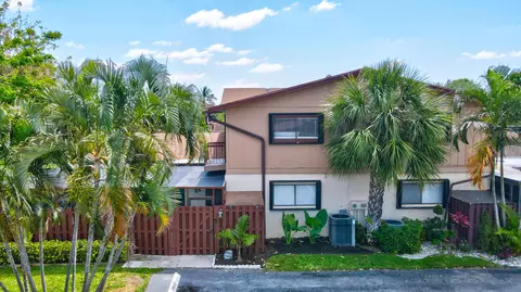 4267 S Landar Dr, Lake Worth, FL 33463