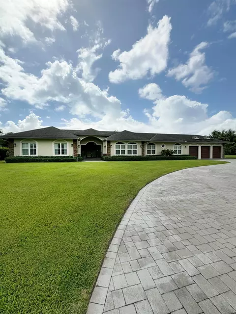 9146 Arrowhead Dr, Lake Worth, FL 33467