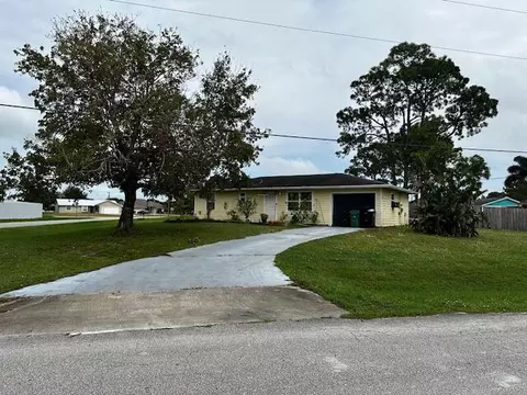 701 NW Cardinal Dr, Port Saint Lucie, FL 34983