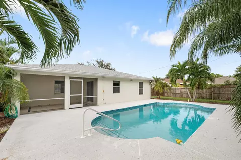 2261 SE Merrill Rd, Port Saint Lucie, FL 34952
