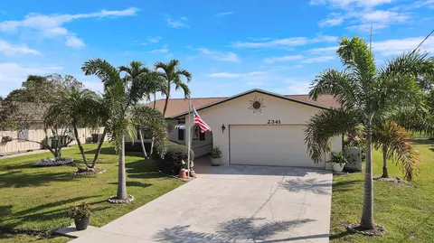 2341 SE Leithgow St, Port Saint Lucie, FL 34952