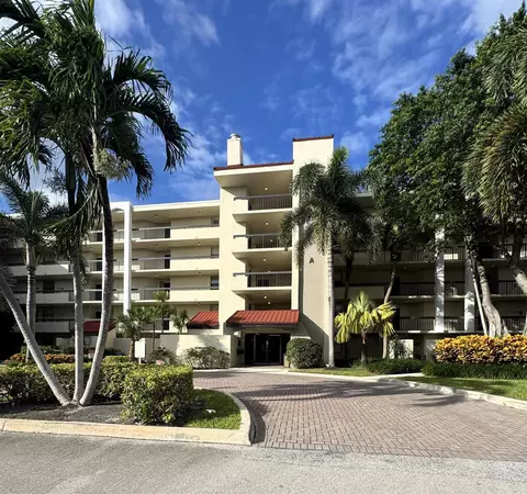825 Egret Cir #410, Delray Beach, FL 33444