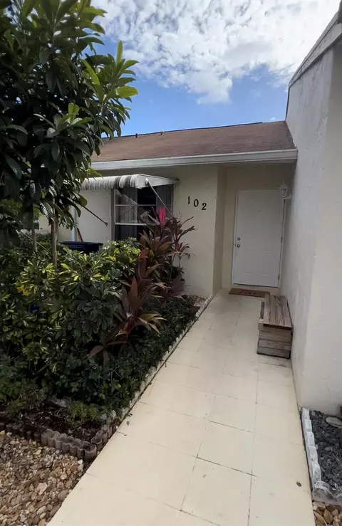 102 Pinewood Ct, Jupiter, FL 33458