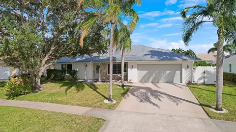 52 Pinehill Trl E, Tequesta, FL 33469