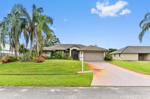856 SE Celtic Ave, Port Saint Lucie, FL 34983