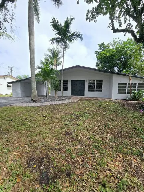 560 SE 2nd Ter, Pompano Beach, FL 33060
