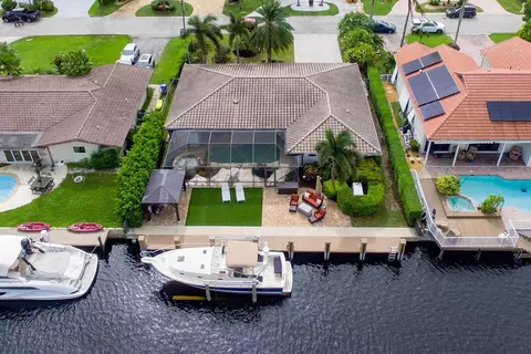 2425 SE 9th St, Pompano Beach, FL 33062