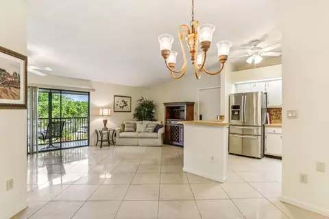9398 S Belfort Cir #204, Tamarac, FL 33321