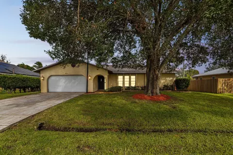 643 SE Preston Ln, Port Saint Lucie, FL 34983