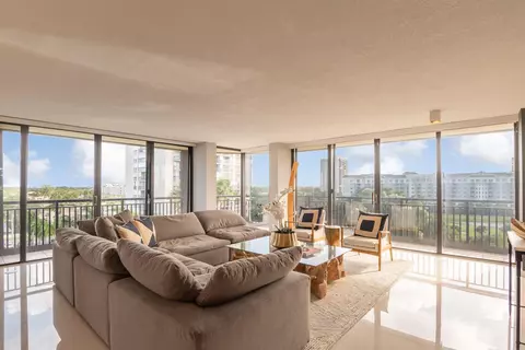 2427 Presidential Way #704, West Palm Beach, FL 33401