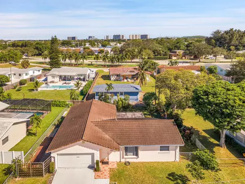 4224 NW 2nd Ct, Boca Raton, FL 33431
