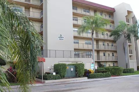 3654 Via Poinciana #201, Lake Worth, FL 33467