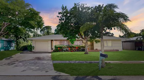 708 Lake Osborne Ter, Lake Worth Beach, FL 33461