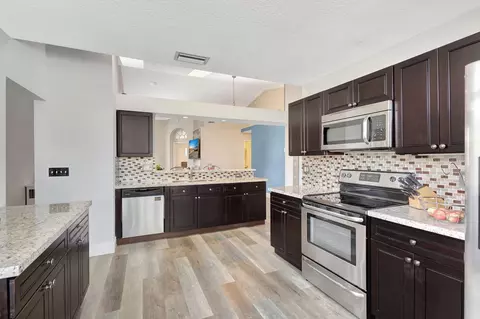 2030 Cross Breeze Dr, Wellington, FL 33414