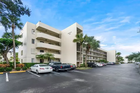 3138 Via Poinciana #115, Lake Worth, FL 33467