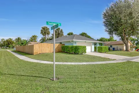 110 Sunflower Cir, Royal Palm Beach, FL 33411