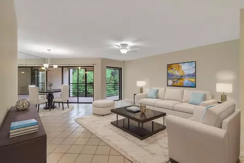 5800 Camino Del Sol #305, Boca Raton, FL 33433