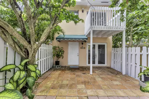 1912 NE 6th St, Deerfield Beach, FL 33441
