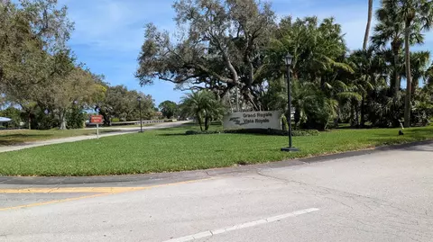 29 Pine Arbor Ln #104, Vero Beach, FL 32962