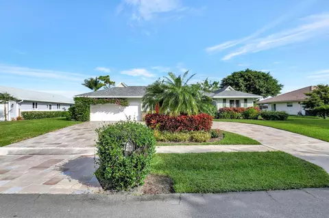 3307 Lakeview Dr, Delray Beach, FL 33445