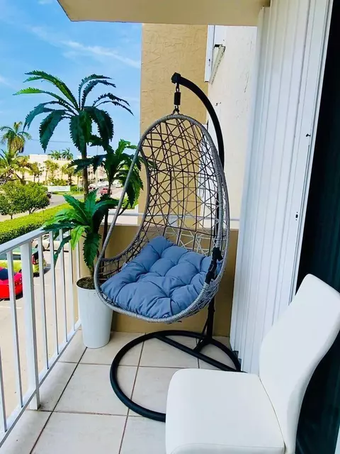 1050 SE 15th Street St #307, Fort Lauderdale, FL 33316