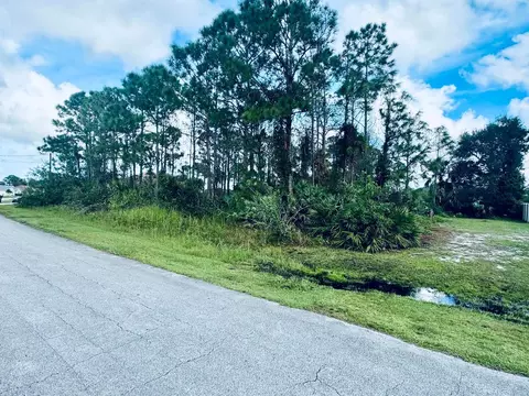 5814 NW Gillespie Ave, Port St Lucie, FL 34986