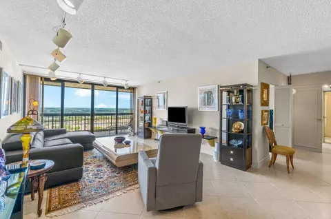 1900 Consulate Pl #2105, West Palm Beach, FL 33401