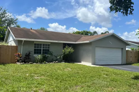 9604 Saddlebrook Dr, Boca Raton, FL 33496