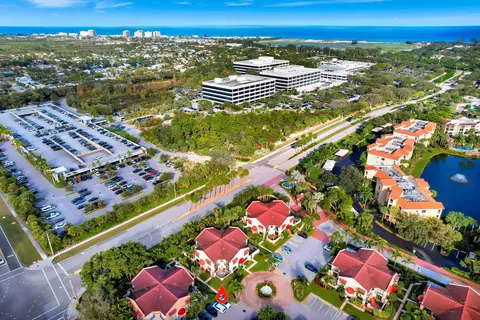 5 Uno Lago Dr, Juno Beach, FL 33408