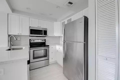 718 Executive Center Dr #27, West Palm Beach, FL 33401