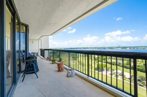 1900 Consulate Pl #1702, West Palm Beach, FL 33401