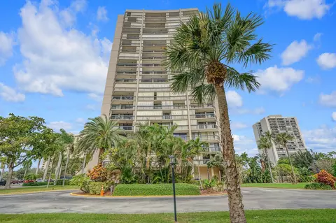 2425 Presidential Way #1404, West Palm Beach, FL 33401