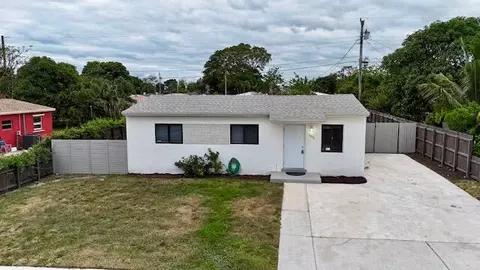 1071 W 27th St, Riviera Beach, FL 33404