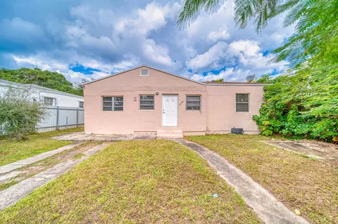 1045 NW 58th Ter, Miami, FL 33127