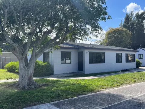 302 SW 10th Ave #1-2, Delray Beach, FL 33444